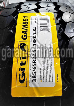 Giti GAM851 (прицеп-карьер) 385/65 R22.5 160K 18PR - Фото протектора с этикеткой детально